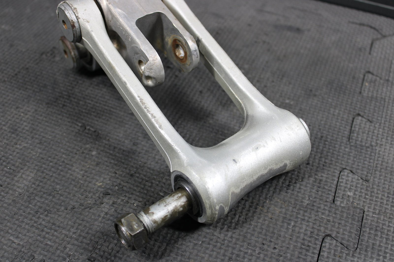 2006 Yamaha YZ450F OEM Rear Shock Linkage Links 5XC - 2217A - 90 - 00 - hggarage
