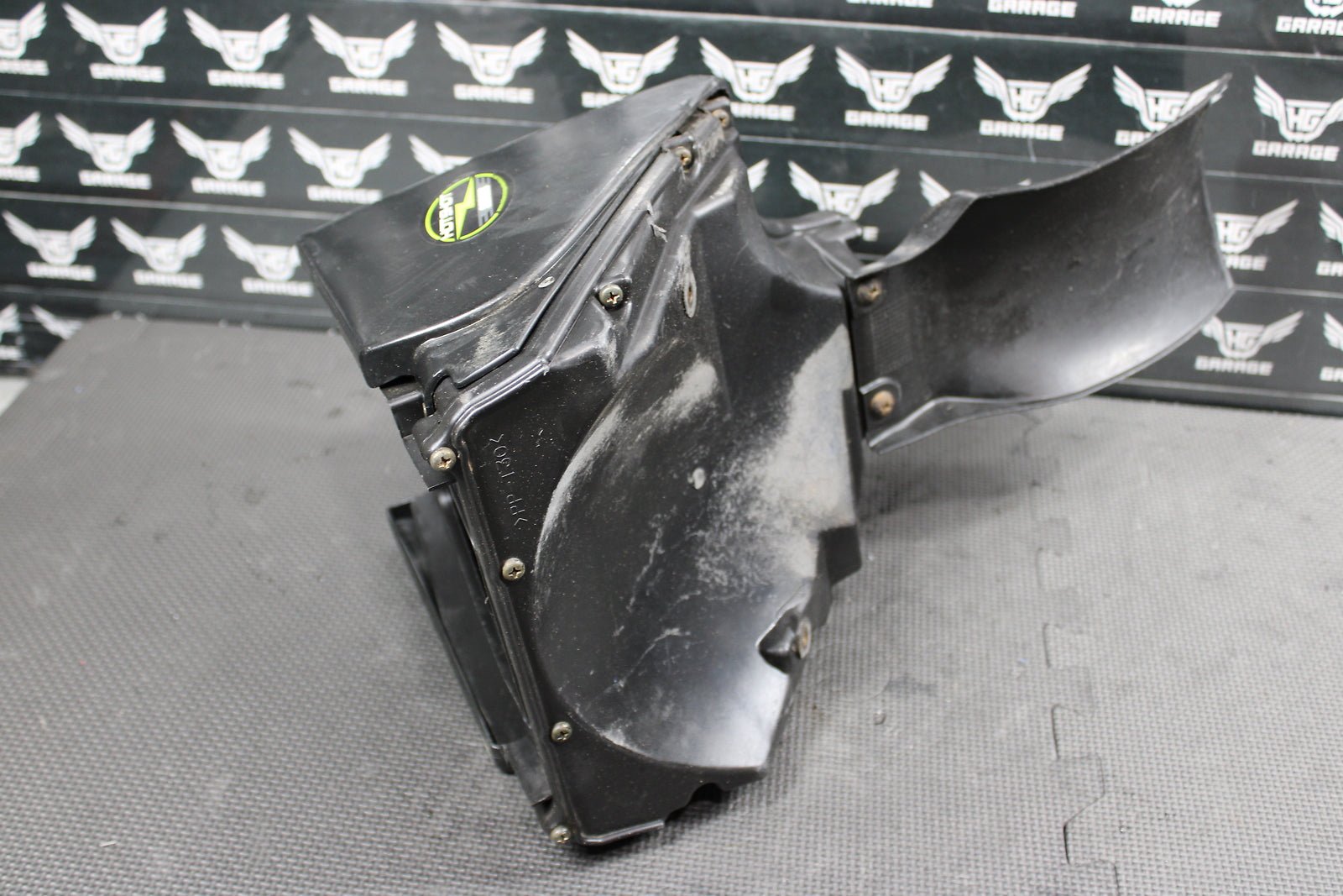 1998 YAMAHA YZ400F OEM AIRBOX AIR CLEANER FILTER INTAKE BOX 5BE - 14453 - 00 - 00 - hggarage