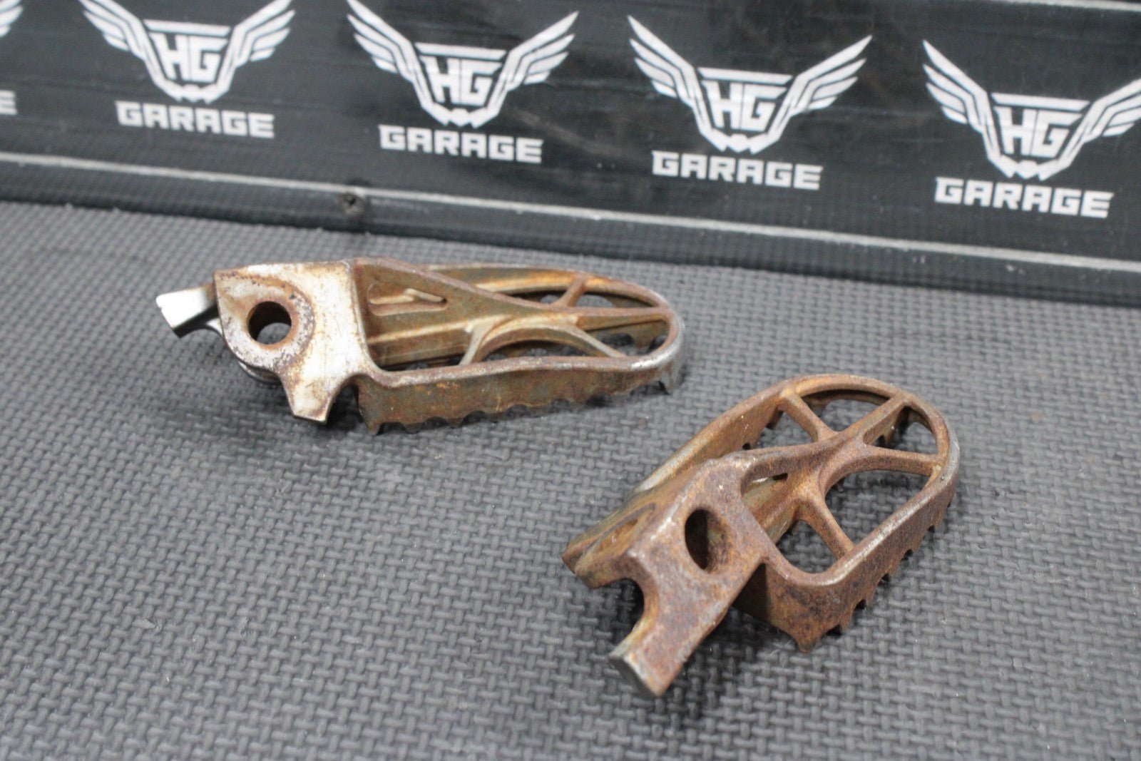 2018 HONDA CRF250R OEM FOOT PEGS PEDALS FRAME STAND FOOTPEG PEDAL - hggarage
