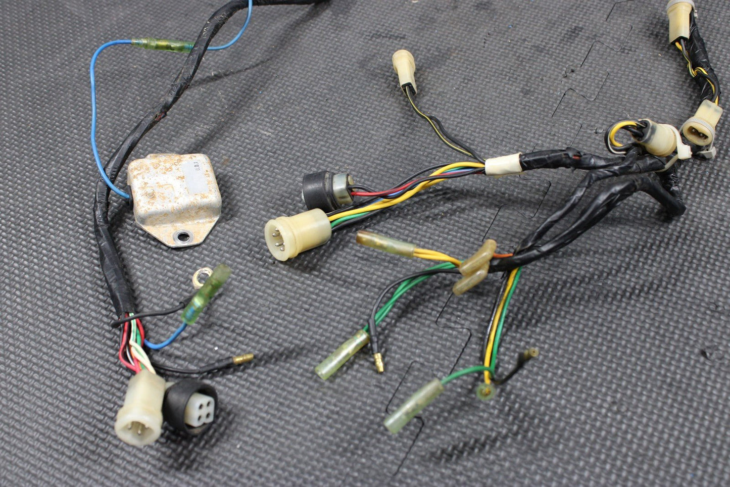 1991 YAMAHA BANSHEE 350 87 - 94 OEM MAIN ENGINE WIRING HARNESS CONNECTORS PLUGS - hggarage