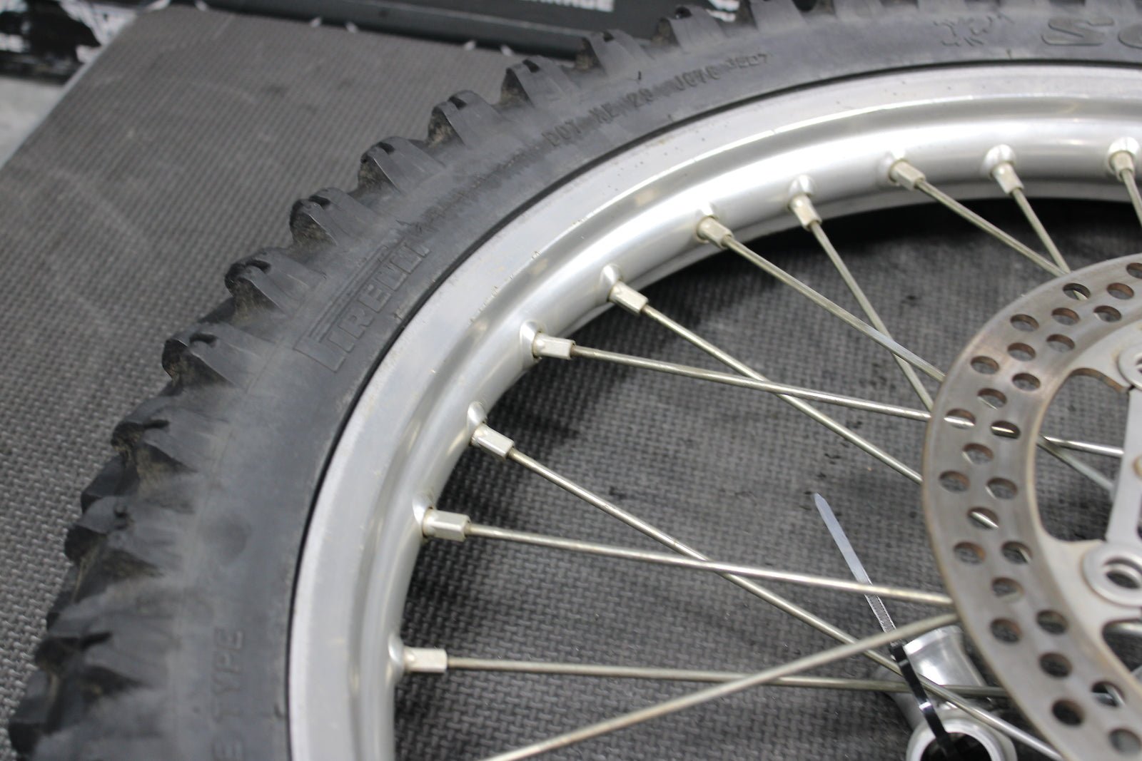2006 Yamaha 06 - 08 YZ250 2006 YZ450F OEM Front Wheel Rim 5NY - 25111 - 00 - 00 - hggarage