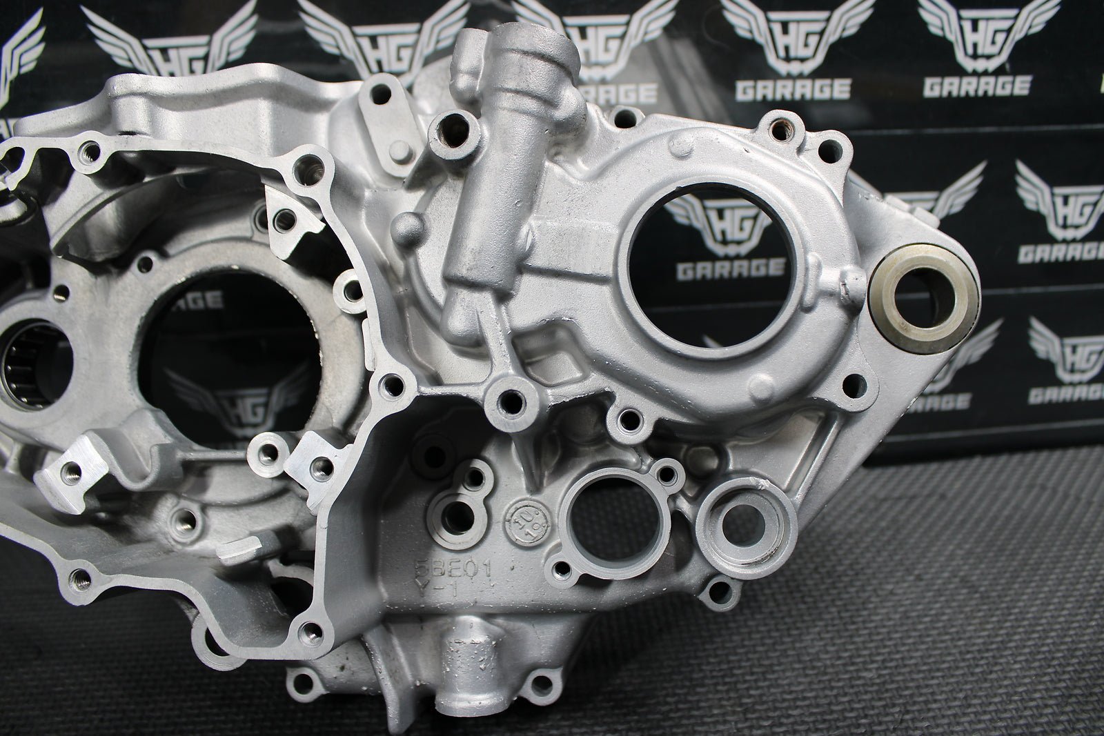 2002 Yamaha WR426F YZ426F OEM Left Side Crankcase Crank Case Half Bottom End - hggarage