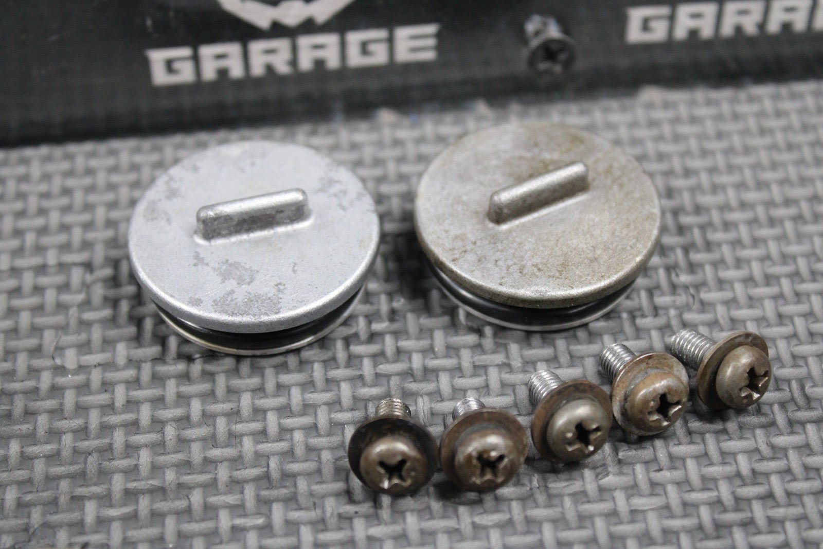 1999 SUZUKI RM250 OEM MODEL X EXHAUST POWER VALVE CAP COVERS SPRING 11257 - 37E30 - hggarage