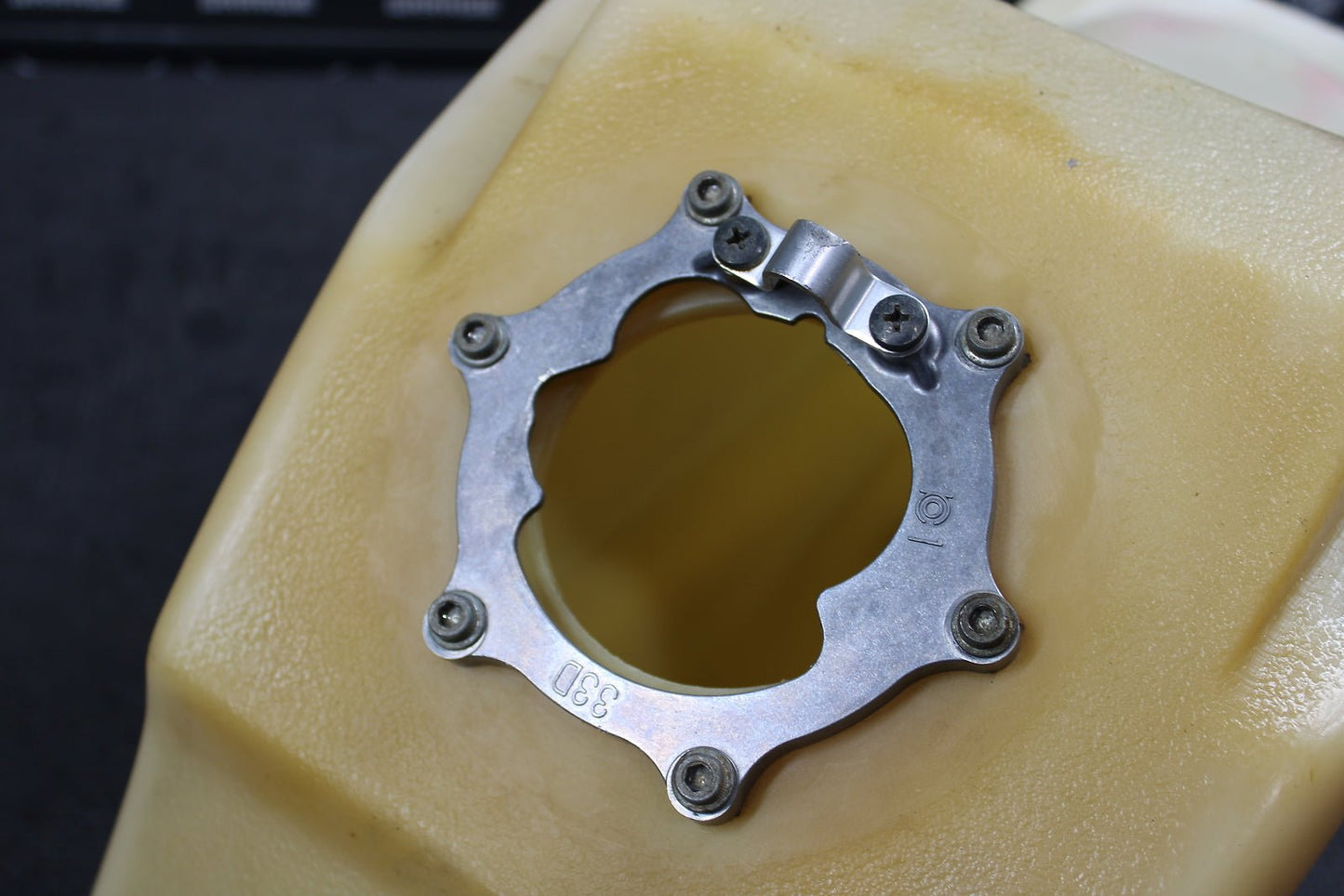 2010 Yamaha YZ450F Oversized Gas Fuel Tank Cell Petrol Reservoir 133D - 24110 - 00 - 0 - hggarage