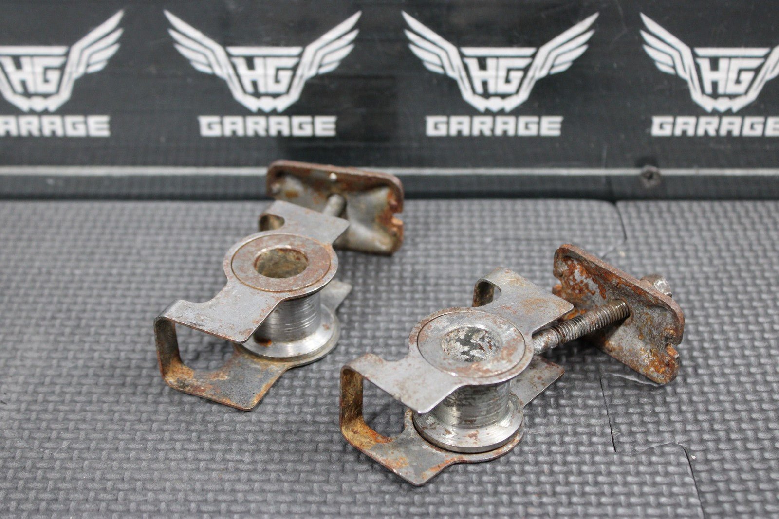 1991 87 - 95 HONDA CR80R OEM SWINGARM CHAIN TENSIONER ADJUSTMENT BRACKETS - hggarage