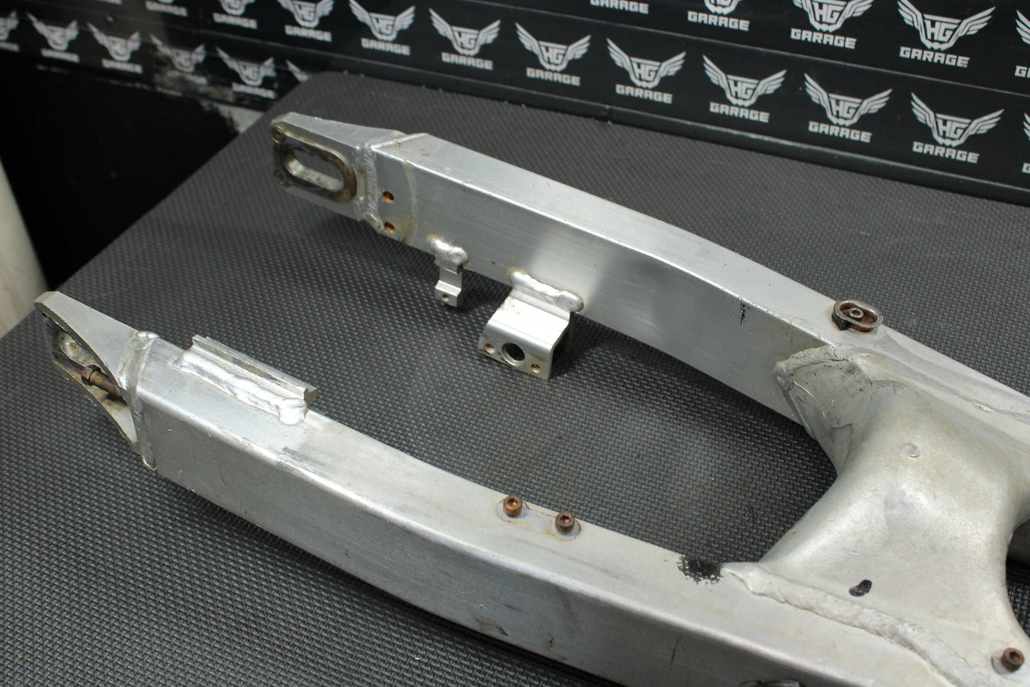 1993 Honda CR250R OEM Swingarm Swing Arm Suspension 52100 - KZ3 - 890ZA - hggarage