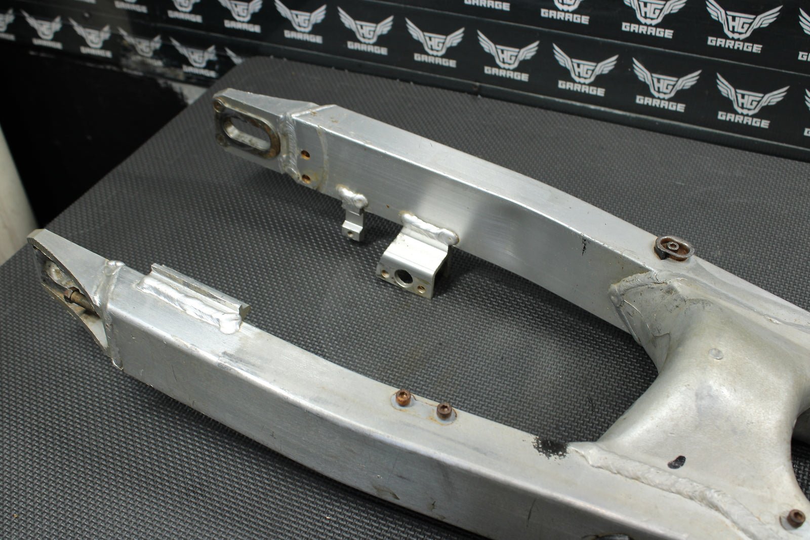 1993 Honda CR250R OEM Swingarm Swing Arm Suspension 52100 - KZ3 - 890ZA - hggarage