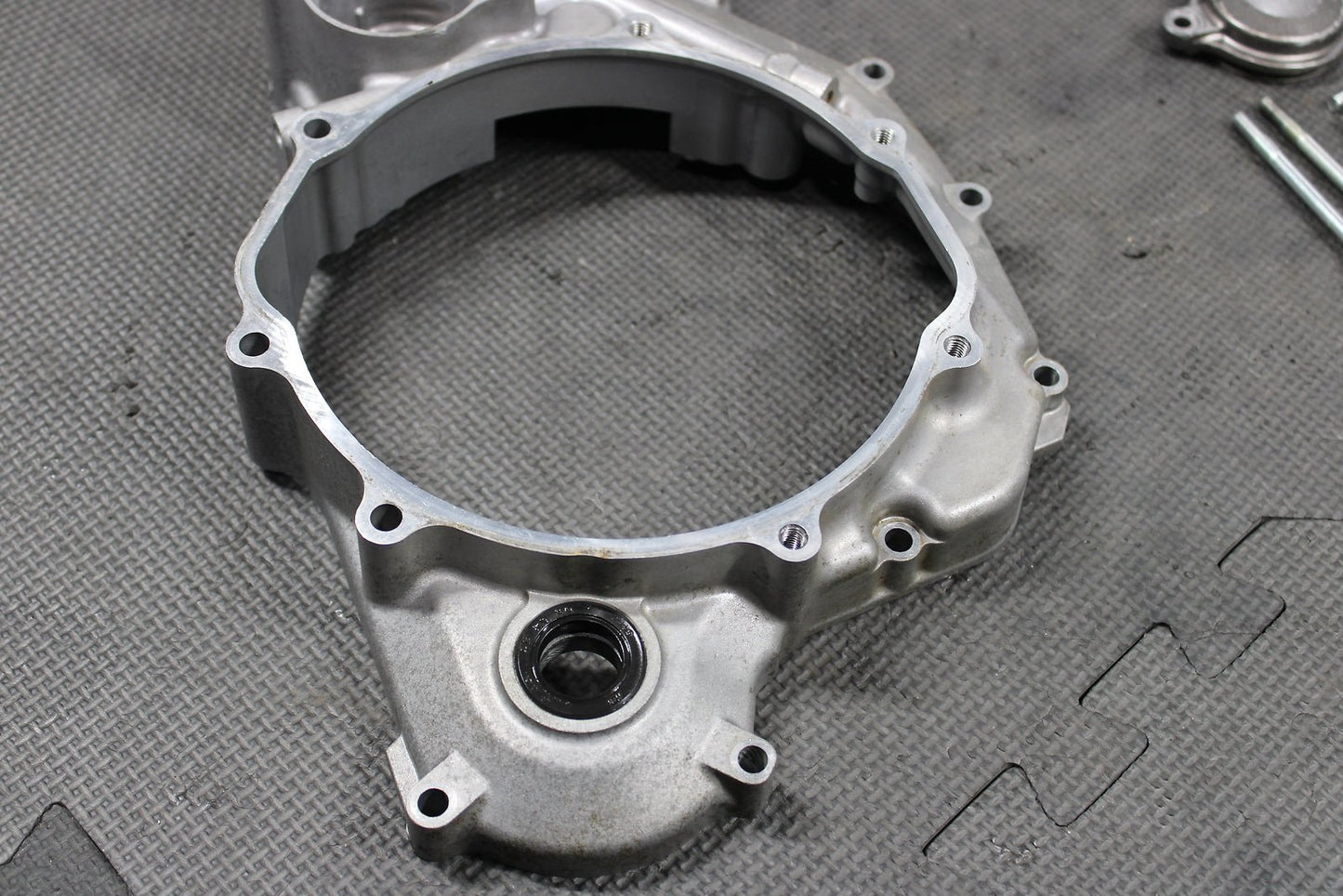 2010 Yamaha YZ450F OEM Engine Motor Side Clutch Cover Assembly 33D - 15415 - 10 - 00 - hggarage