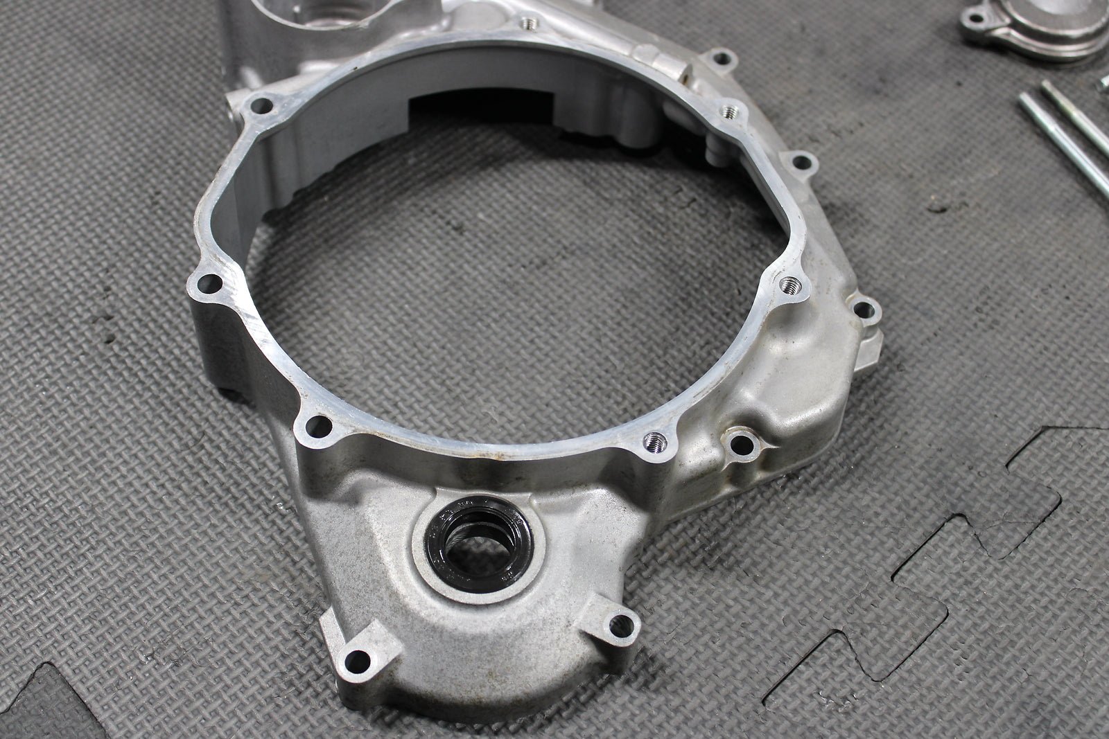 2010 Yamaha YZ450F OEM Engine Motor Side Clutch Cover Assembly 33D - 15415 - 10 - 00 - hggarage