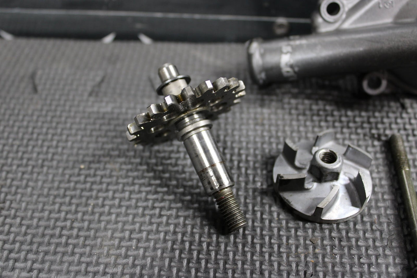 2002 YAMAHA 01 - 09 / 11 - 13 WR250F 01 - 09 / 2012 2013 YZ250F OEM ENGINE WATER PUMP - hggarage