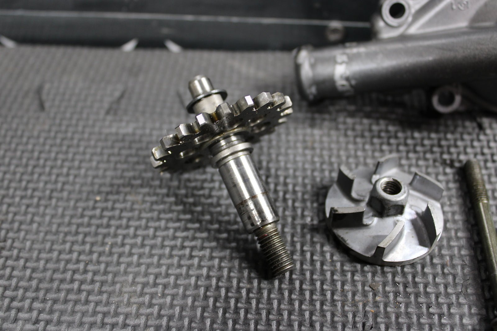 2002 YAMAHA 01 - 09 / 11 - 13 WR250F 01 - 09 / 2012 2013 YZ250F OEM ENGINE WATER PUMP - hggarage