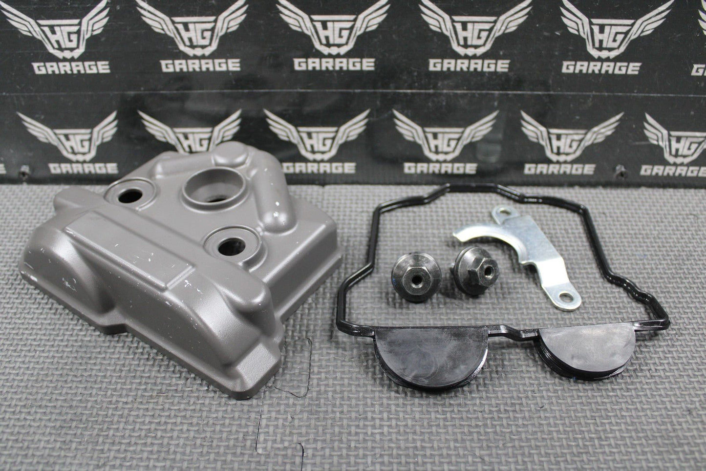 2019 SUZUKI 17 - 25 RMZ250 OEM CYLINDER HEAD VALVE COVER W BOLTS 11171 - 49H01 - hggarage