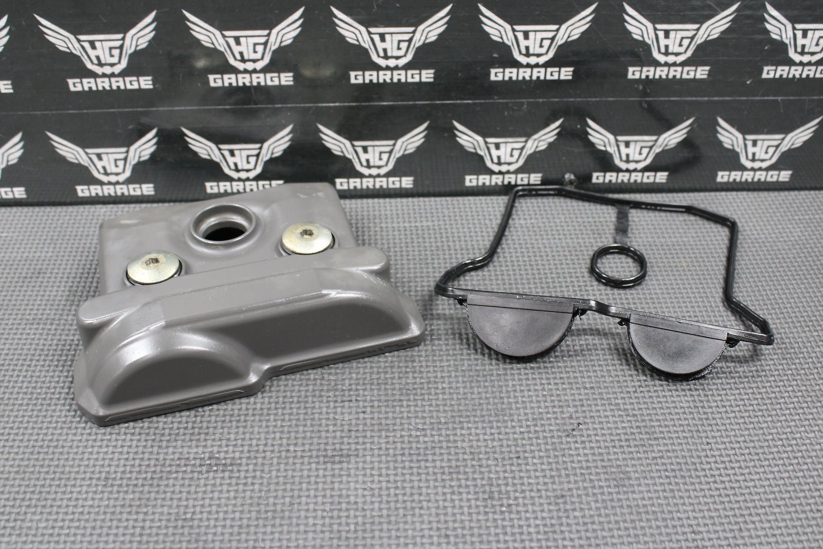 2018 SUZUKI RMZ450 OEM ENGINE MOTOR CYLINDER HEAD VALVE COVER COVER 11171 - 28H00 - hggarage