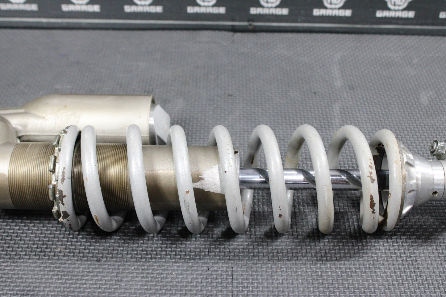 2006 YAMAHA YZ450F OEM REAR BACK SHOCK ABSORBER SUSPENSION 2S2 - 22200 - 00 - 00 - hggarage