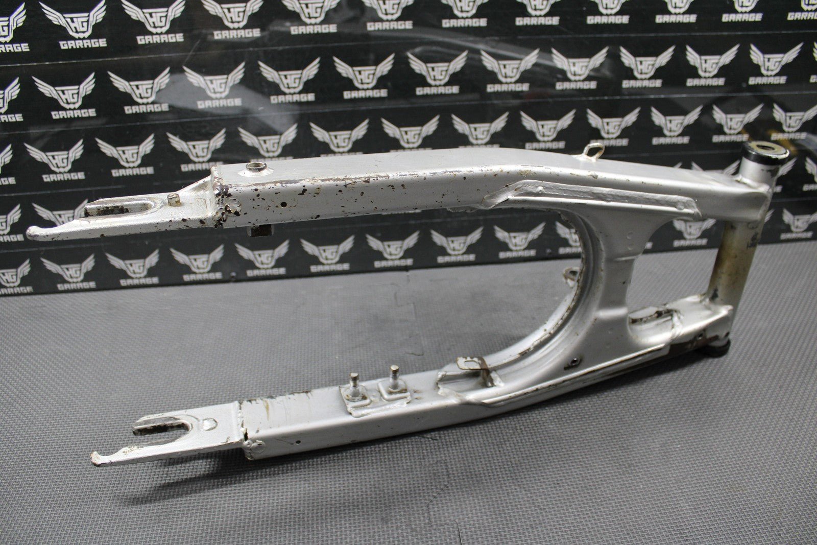 1999 HONDA XR200R 91 - 99 OEM SWINGARM SWING ARM REAR SUSPENSION 52100 - KT0 - 870 - hggarage