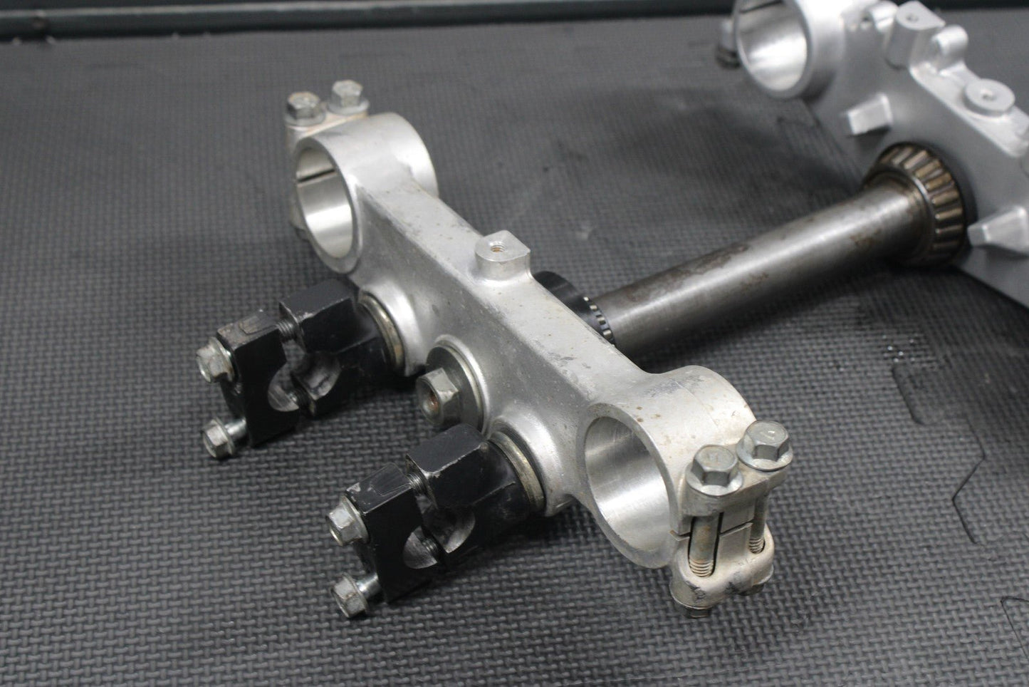 1986 KAWASAKI KDX200 OEM FRONT FORKS LOWER UPPER TRIPLE TREE STEM CLAMP SET - hggarage