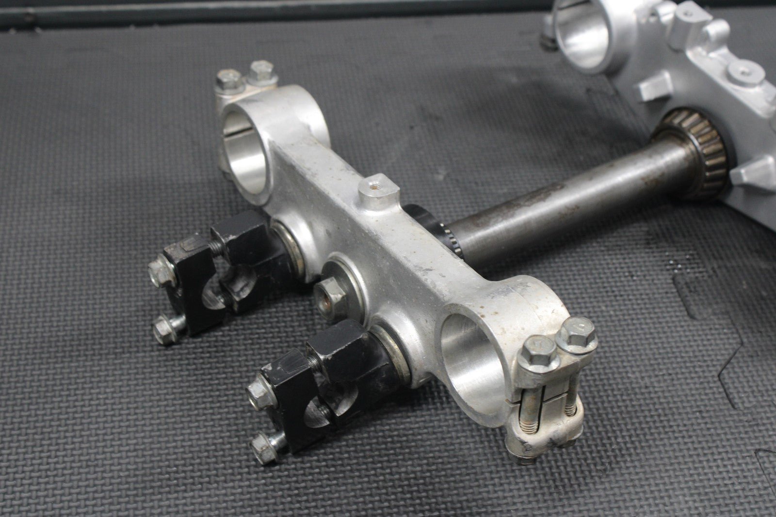 1986 KAWASAKI KDX200 OEM FRONT FORKS LOWER UPPER TRIPLE TREE STEM CLAMP SET - hggarage