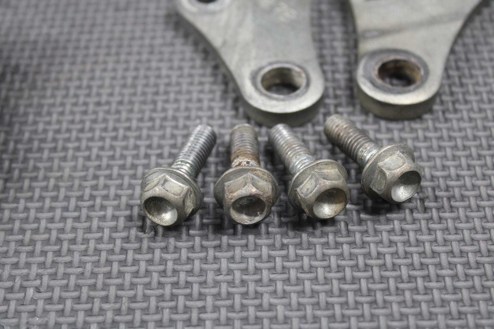 2019 2020 YAMAHA YZ250F OEM ENGINE MOTOR MOUNT STAY BRACKETS B7B - 21417 - 00 - 00 - hggarage