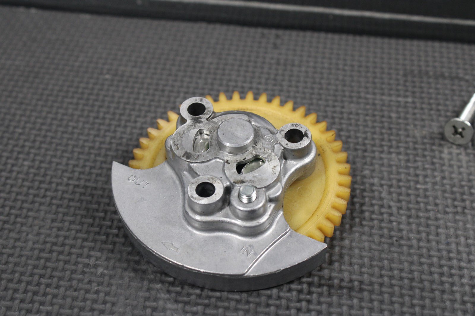 1987 YAMAHA TW200 OEM ENGINE MOTOR OIL PUMP GEAR 5H0 - 13300 - 02 - 00 - hggarage