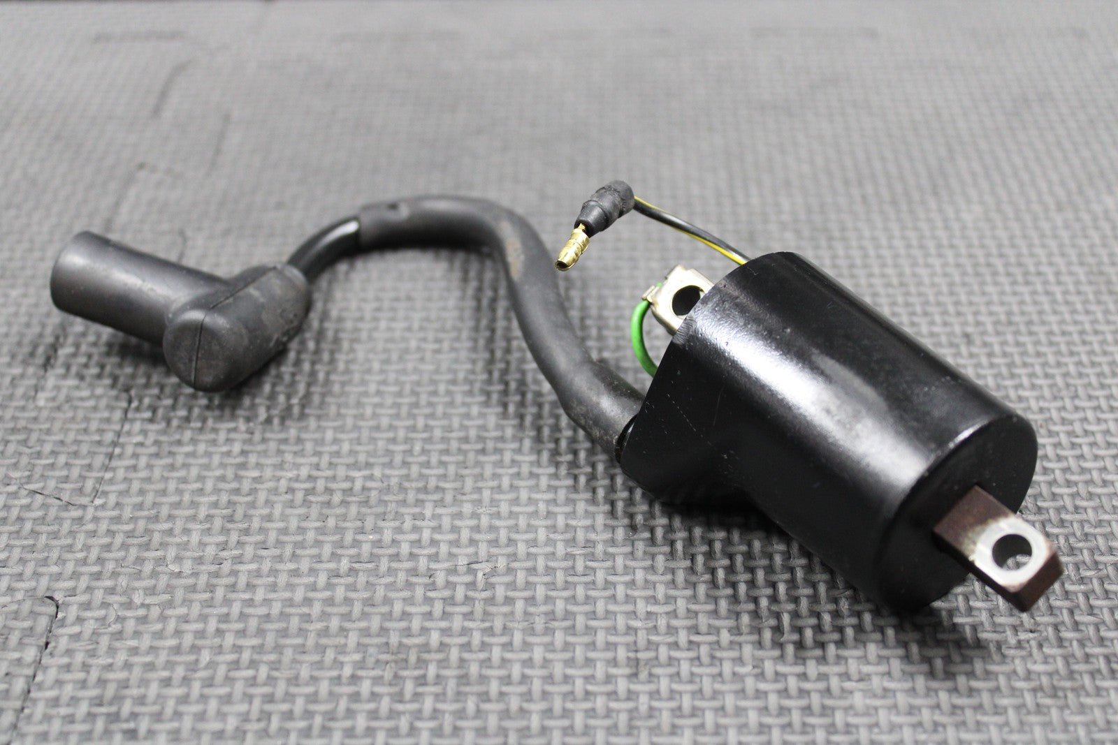 2001 HONDA 90 - 01 CR500R OEM IGNITION COIL SPARK PLUG BOOT CAP 30500 - KZ3 - 701 GOOD - hggarage