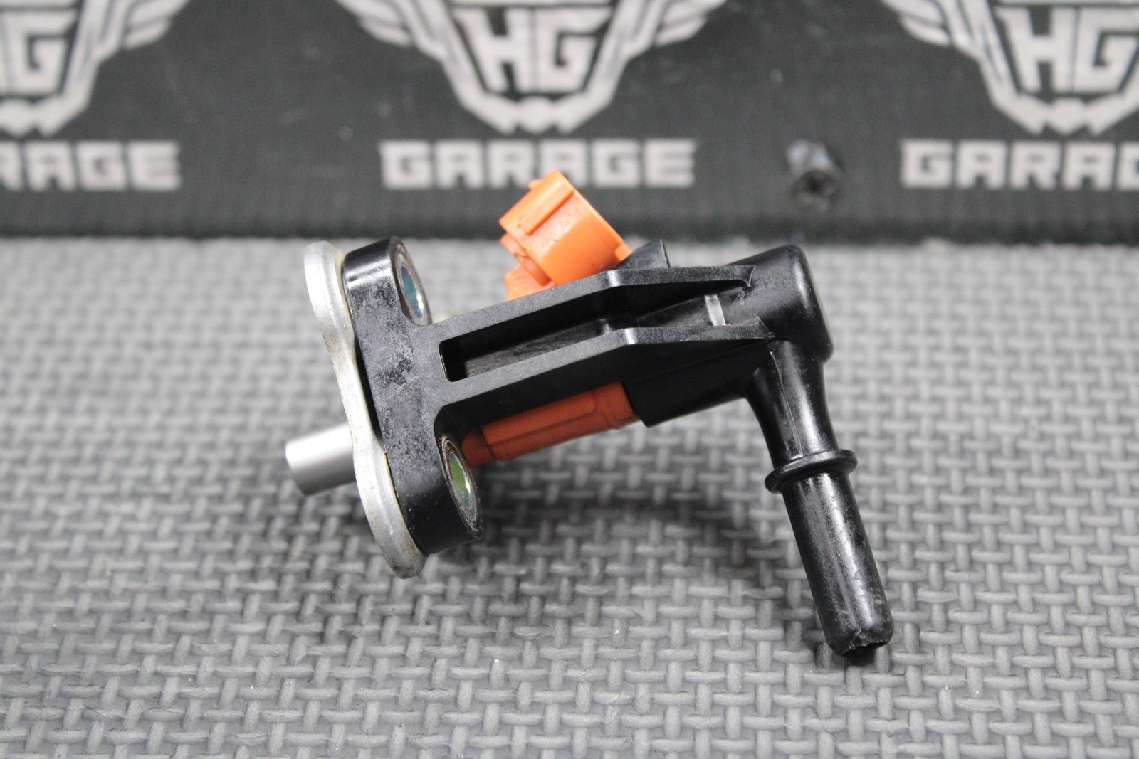 2020 SUZUKI 19 - 25 RMZ250 OEM FUEL INJECTOR AIRBOX MOUNT NOZZLE 15710 - 46K10 GOOD! - hggarage