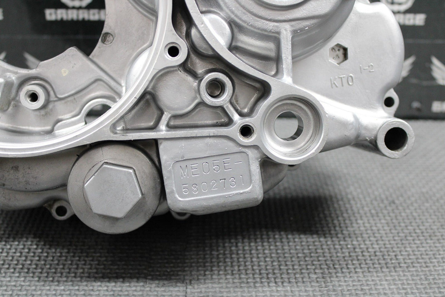 1999 HONDA XR200R 88 - 02 OEM LEFT ENGINE MOTOR CRANKCASE CRANK CASE 11200 - KT0 - 680 - hggarage