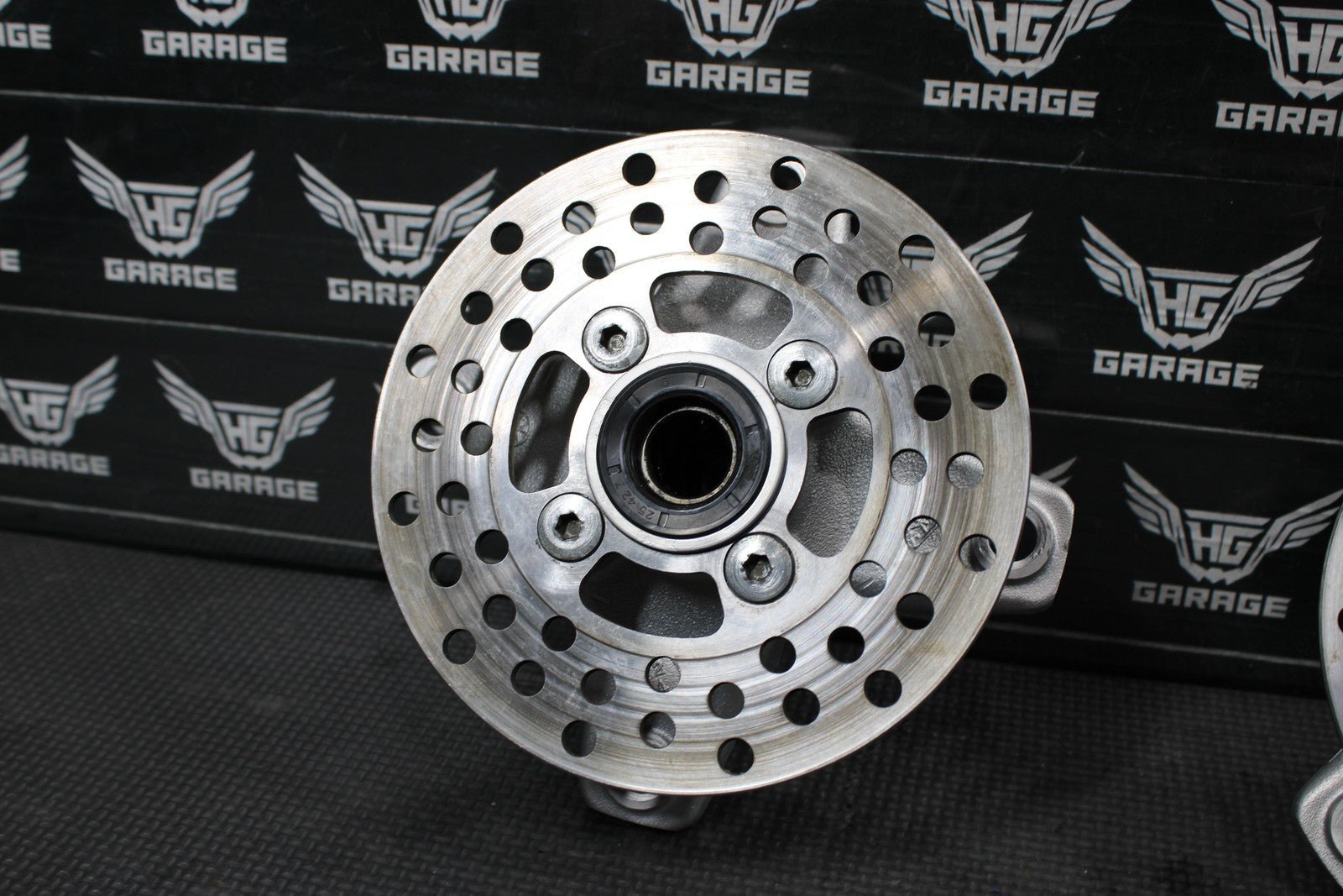 1991 YAMAHA BANSHEE 350 OEM FRONT WHEEL LEFT RIGHT RIM HUB HUBS - hggarage