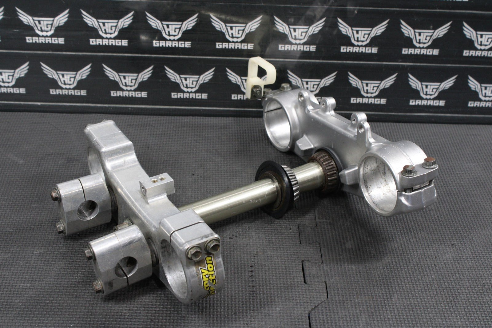 2002 YAMAHA YZ250 OEM FRONT FORKS LOWER BILLET UPPER TRIPLE TREE STEM CLAMP - hggarage