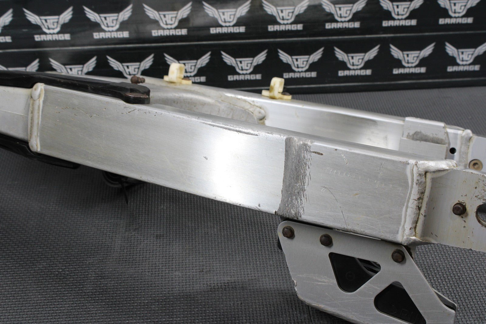 2000 SUZUKI 00 - 07 DRZ400 DRZ400E OEM SWINGARM SWING ARM SUSPENSION 61000 - 29F00 - hggarage
