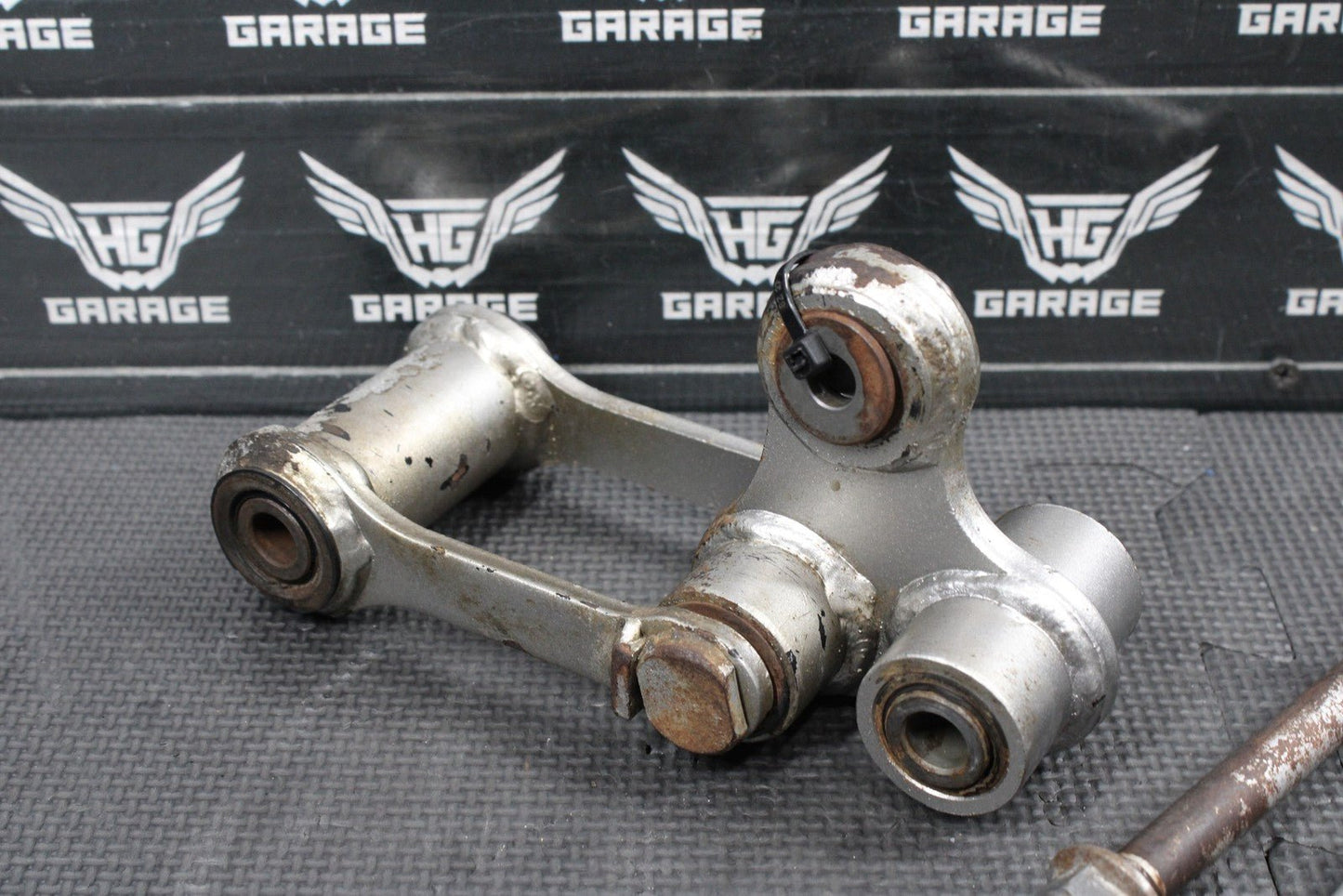 2008 KAWASAKI KLX140 KLX140L OEM REAR SHOCK LINKAGE LINKS RELAY 39007 - 0121 - 458 - hggarage