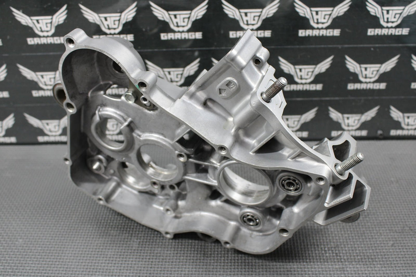 2000 99 - 02 HONDA CR125R OEM RIGHT ENGINE MOTOR CRANKCASE CRANK CASE 11100 - KZ4 - L1 - hggarage