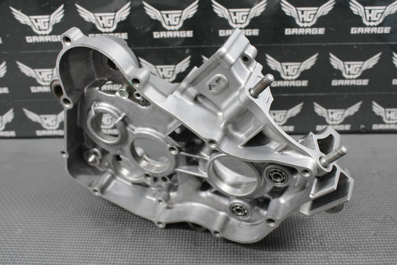 2000 99 - 02 HONDA CR125R OEM RIGHT ENGINE MOTOR CRANKCASE CRANK CASE 11100 - KZ4 - L1 - hggarage
