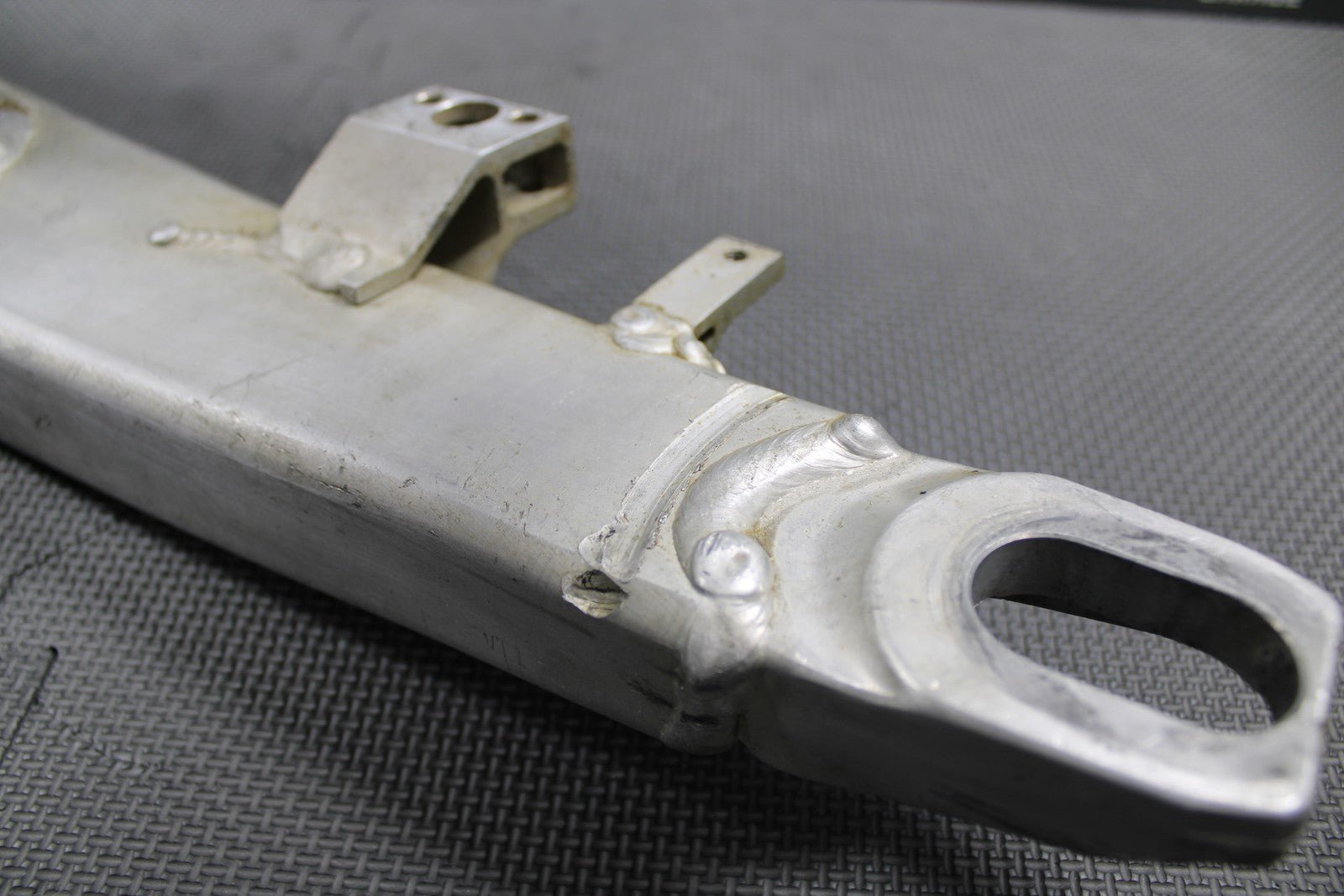 2020 YAMAHA YZ250F YZ250FX YZ450F OEM SWINGARM SWING ARM BR9 - 22110 - 00 - 00 GOOD - hggarage