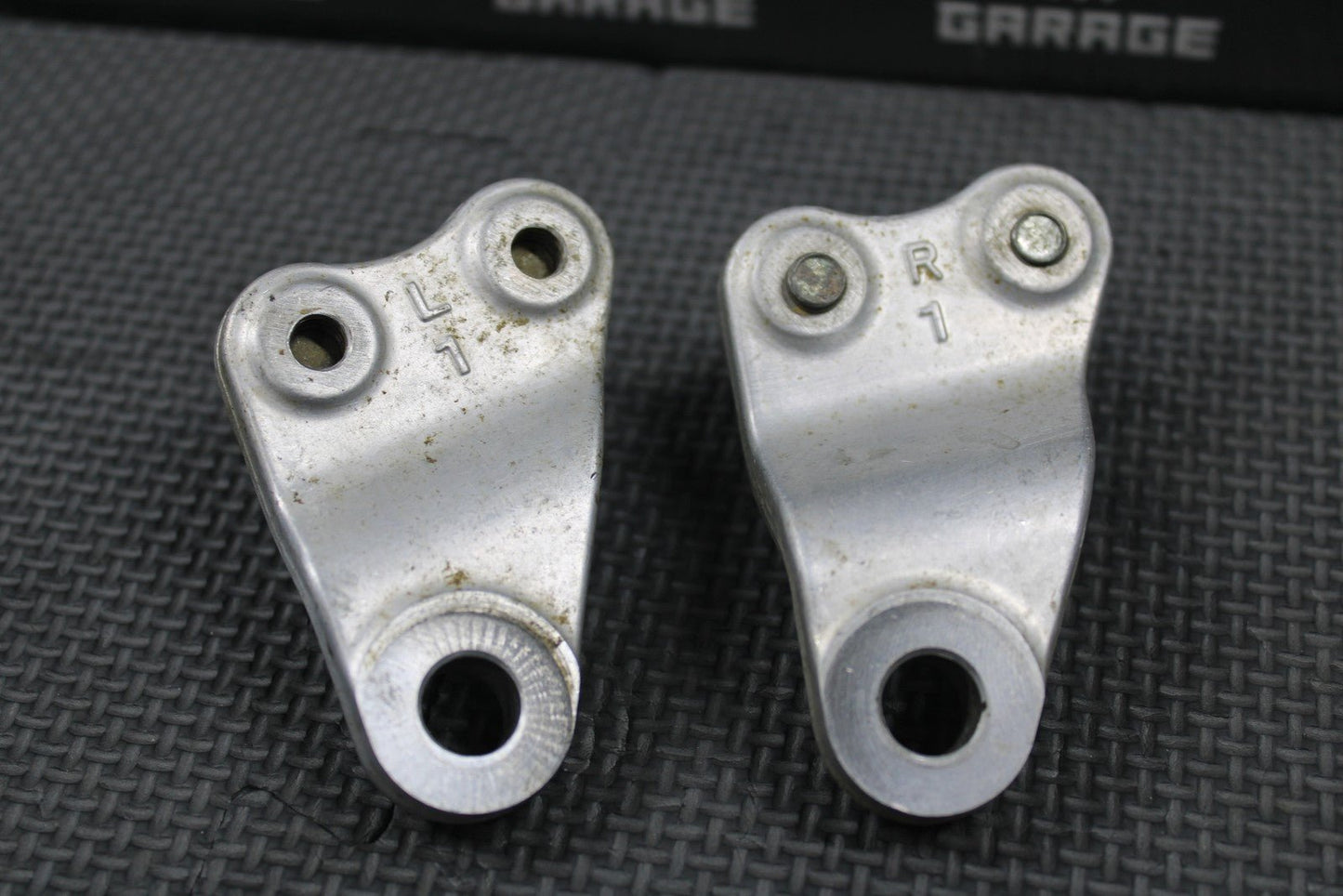 2019 2020 YAMAHA YZ250F OEM ENGINE MOTOR MOUNT STAY BRACKETS B7B - 21417 - 00 - 00 - hggarage
