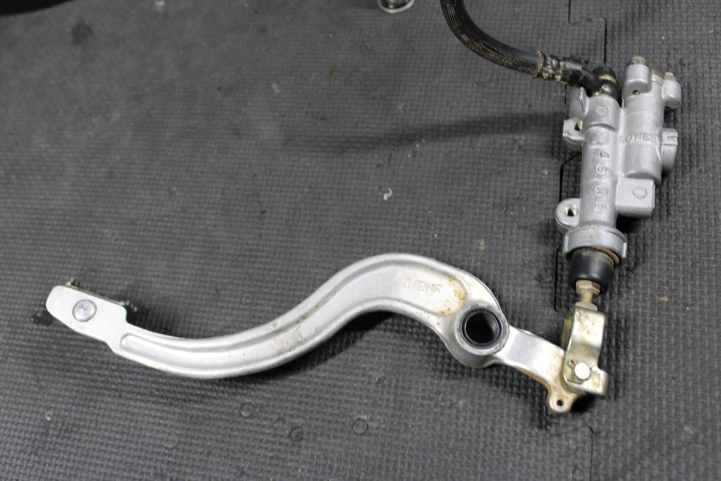 2016 HONDA CRF250R OEM NISSIN REAR BACK BRAKE CALIPER MASTER CYLINDER ASSEMBLY - hggarage