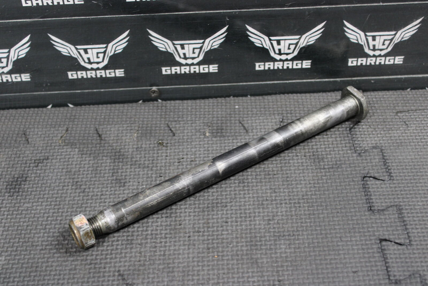 2002 HONDA CRF450R REAR BACK SWINGARM BOLT SUSPENSION PIVOT AXLE 52101-KZ4-J40