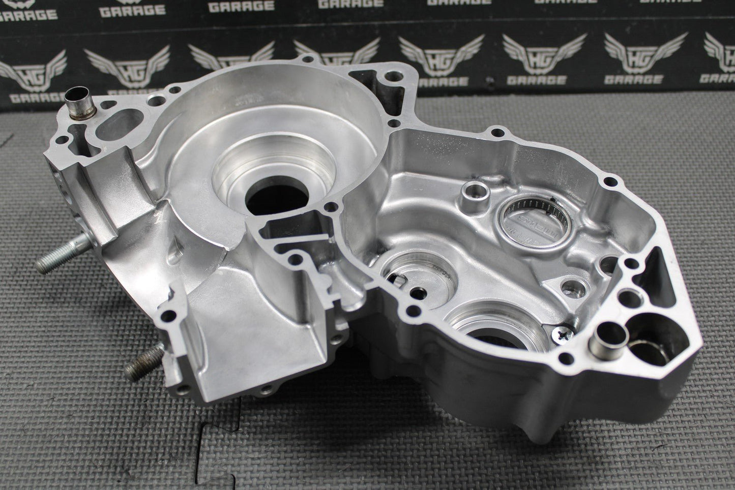2003 HONDA CR250R OEM LEFT ENGINE CRANKCASE CRANK CASE BLOCK 04922 - KZ3 - L31 NICE! - hggarage