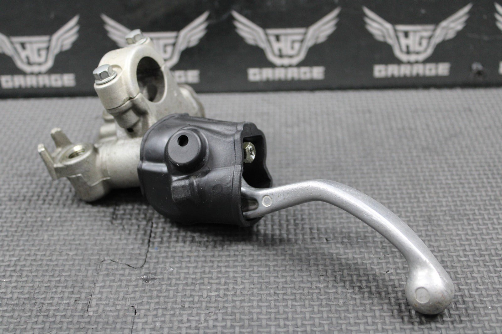 1997 HONDA CR250R OEM NISSIN FRONT BRAKE MASTER CYLINDER W/ LEVER 45510 - MEY - 305 - hggarage