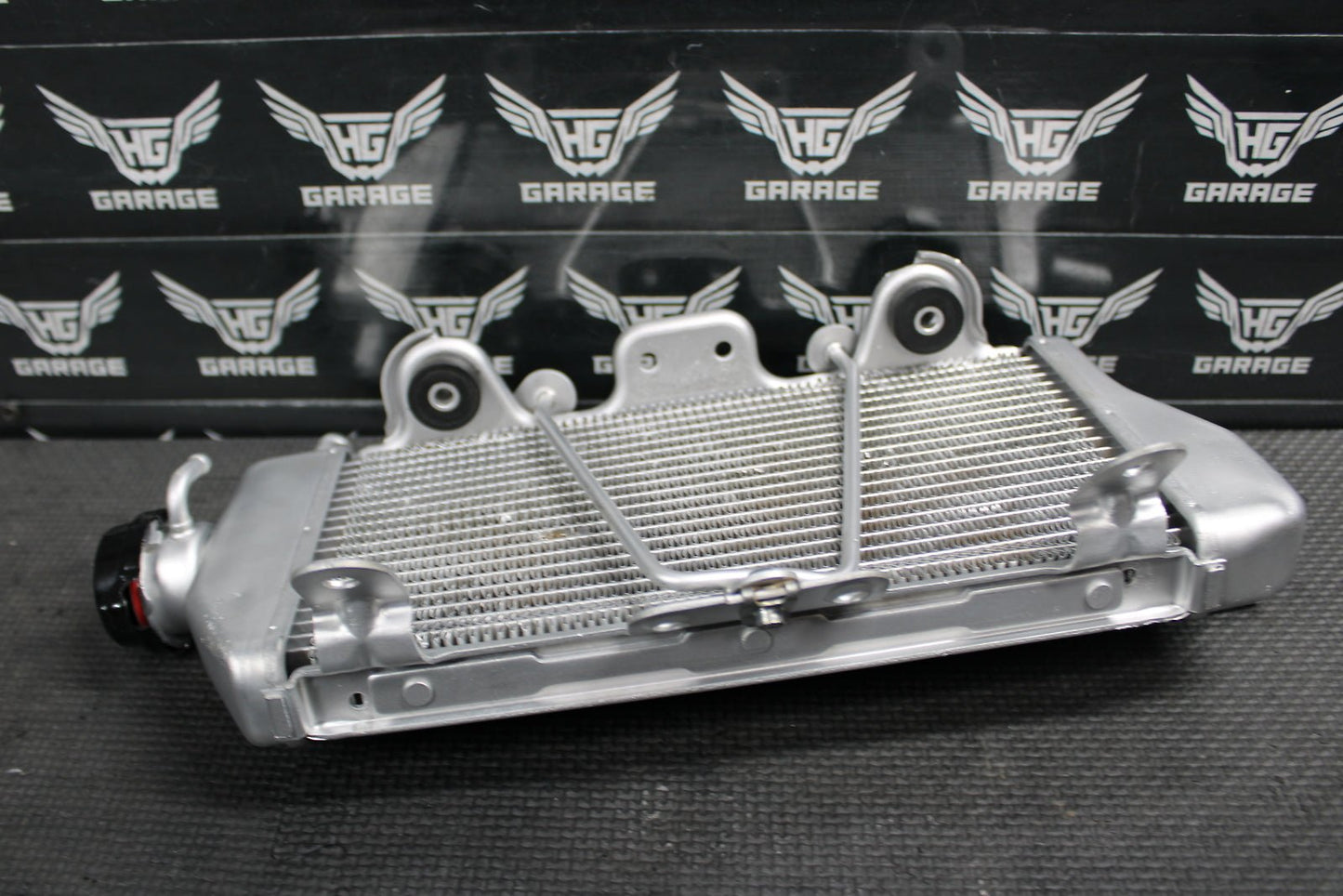 2006 Yamaha YZ450F OEM Right Fill Side Radiator Cooler Tusk Cap 2S2 - 12461 - 00 - 00 - hggarage