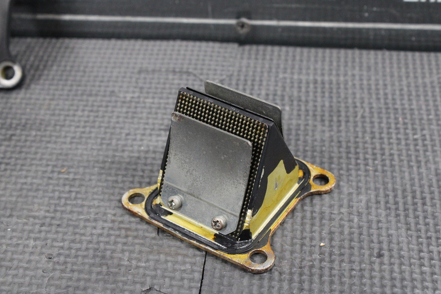 2014 KAWASAKI KX100 KX85 OEM INTAKE REED BLOCK CARBURATOR ASSEMBLY - hggarage