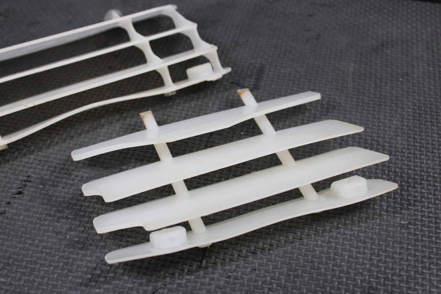 2004 00 - 08 KAWASAKI KX65 OEM RADIATOR GUARD SHIELD LOUVER VENT 14037 - 0047 - RZ - hggarage