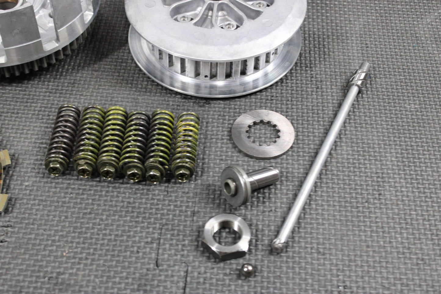 2005 YAMAHA YZ450F OEM COMPLETE CLUTCH W PLATES BASKET PLATES SPRINGS HUBS MINT - hggarage