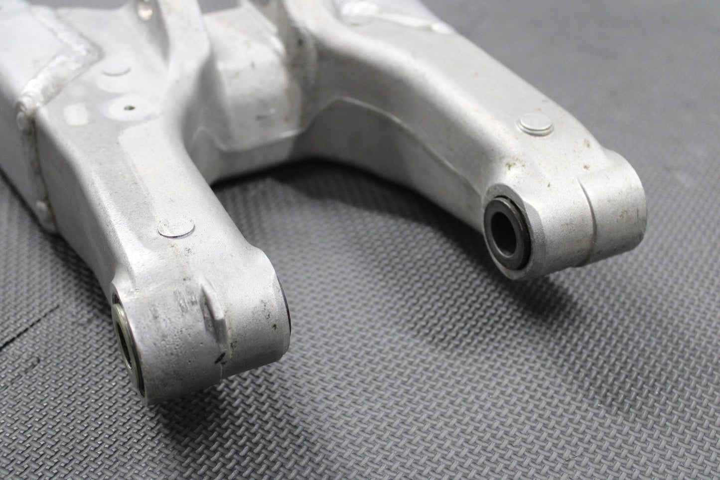 2007 2008 KAWASAKI KX250F OEM SWINGARM SWING ARM SUSPENSION 33001 - 0107 NICE! - hggarage