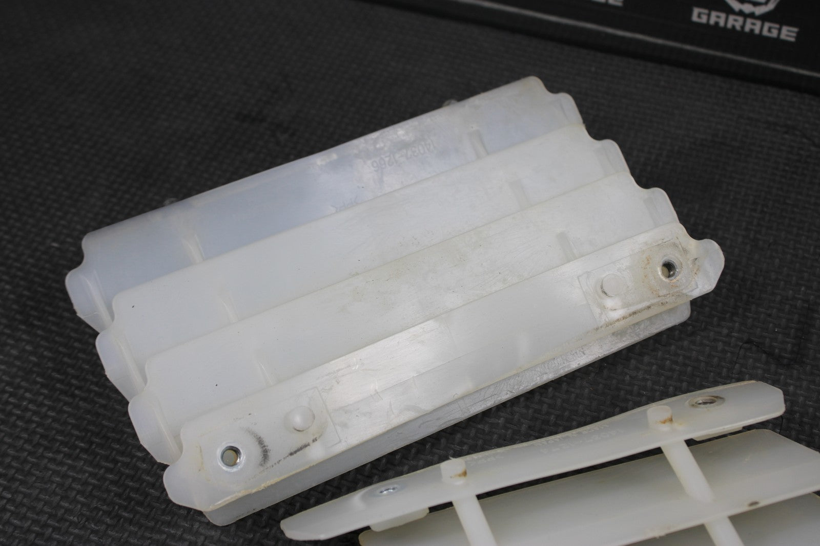 2004 00 - 08 KAWASAKI KX65 OEM RADIATOR GUARD SHIELD LOUVER VENT 14037 - 0047 - RZ - hggarage