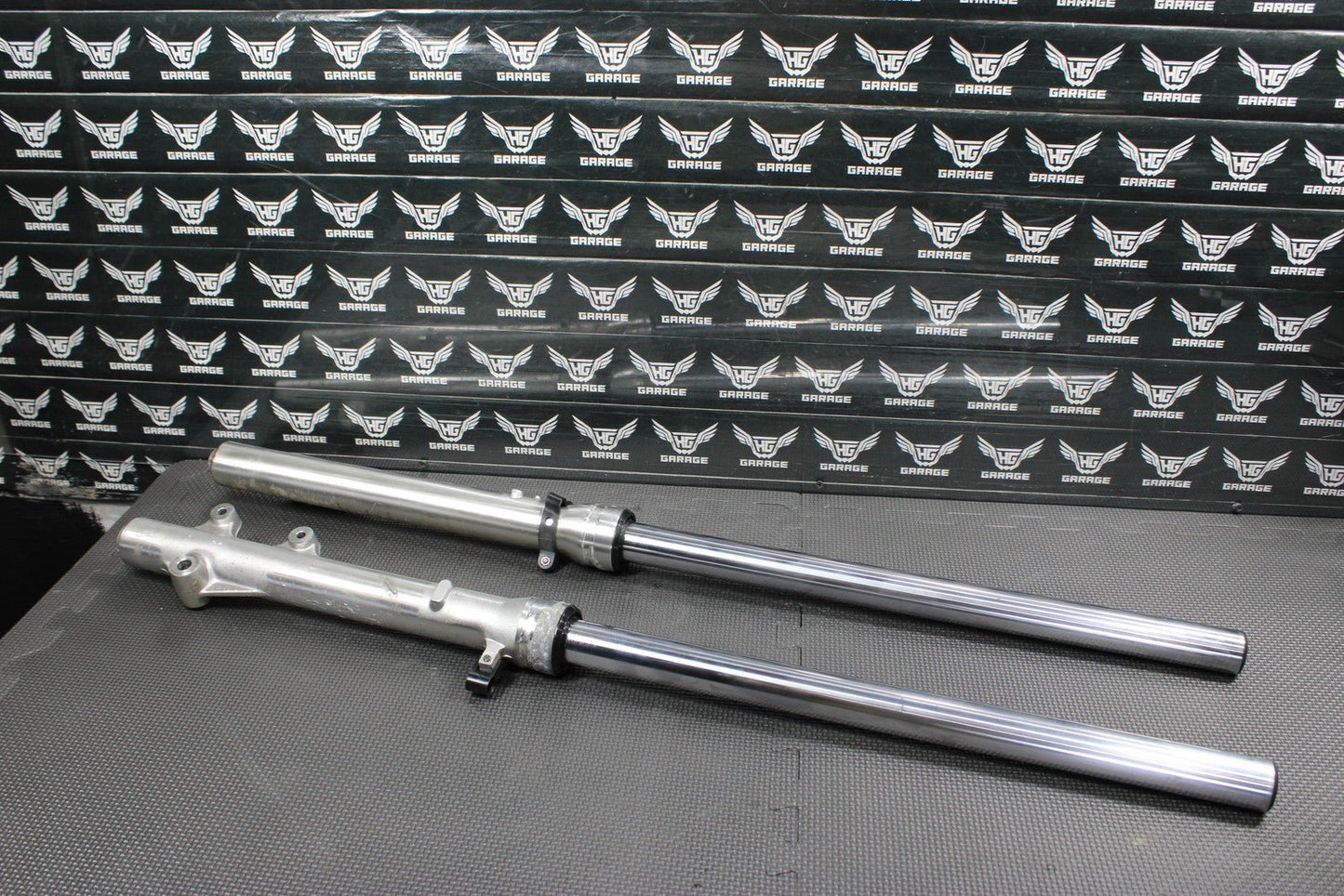 2005 SUZUKI DR200SE OEM RIGHT LEFT FRONT SUSPENSION FORKS SHOCKS 51103 - 42AA0 - hggarage