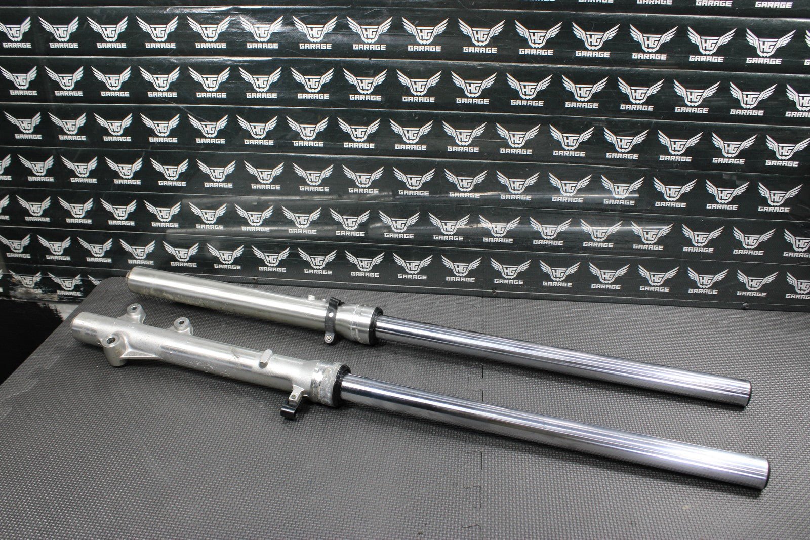 2005 SUZUKI DR200SE OEM RIGHT LEFT FRONT SUSPENSION FORKS SHOCKS 51103 - 42AA0 - hggarage