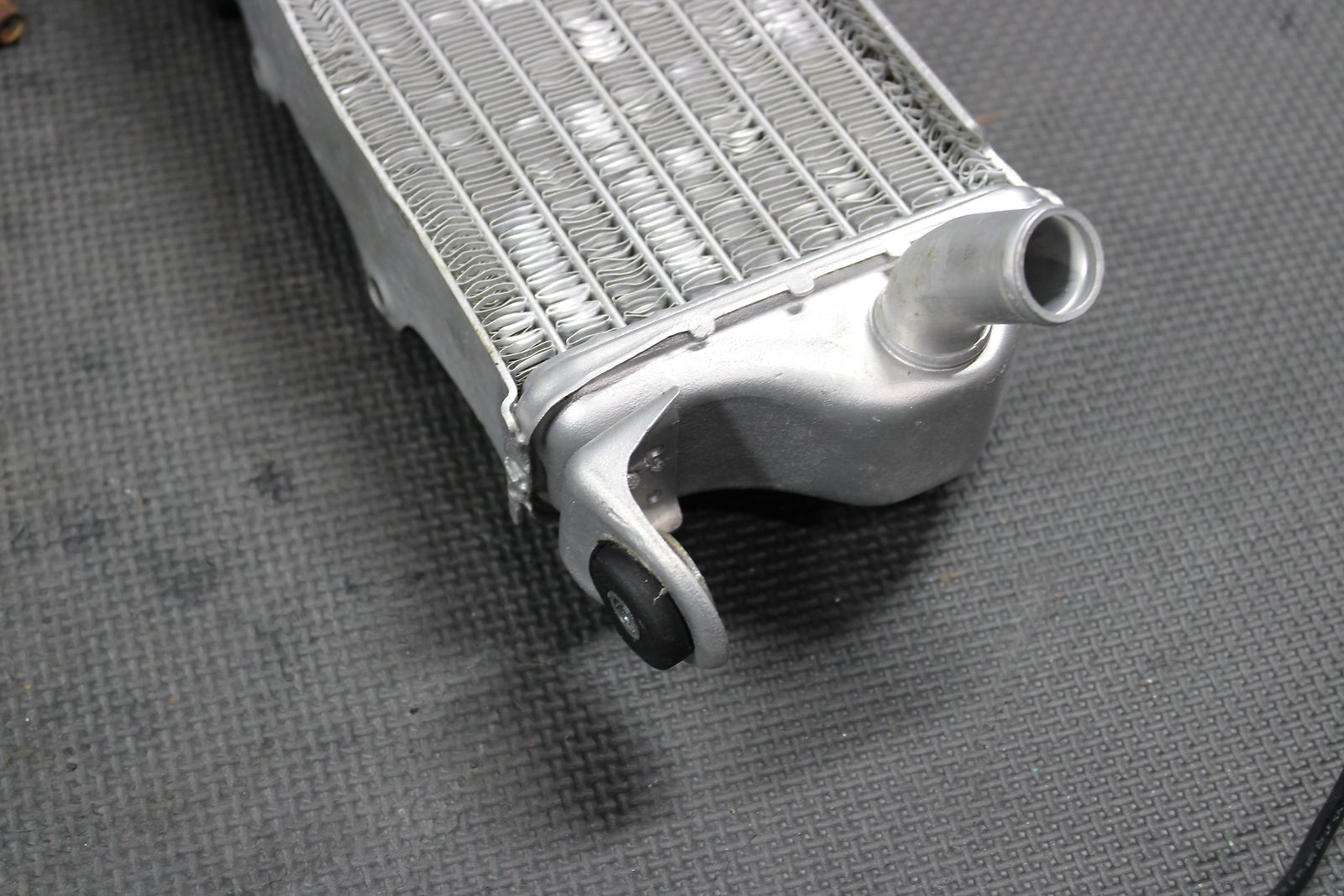 2001 KAWASAKI KX80 KX85 OEM ENGINE MOTOR COOLING COOLER RADIATOR 39061 - 124 - hggarage