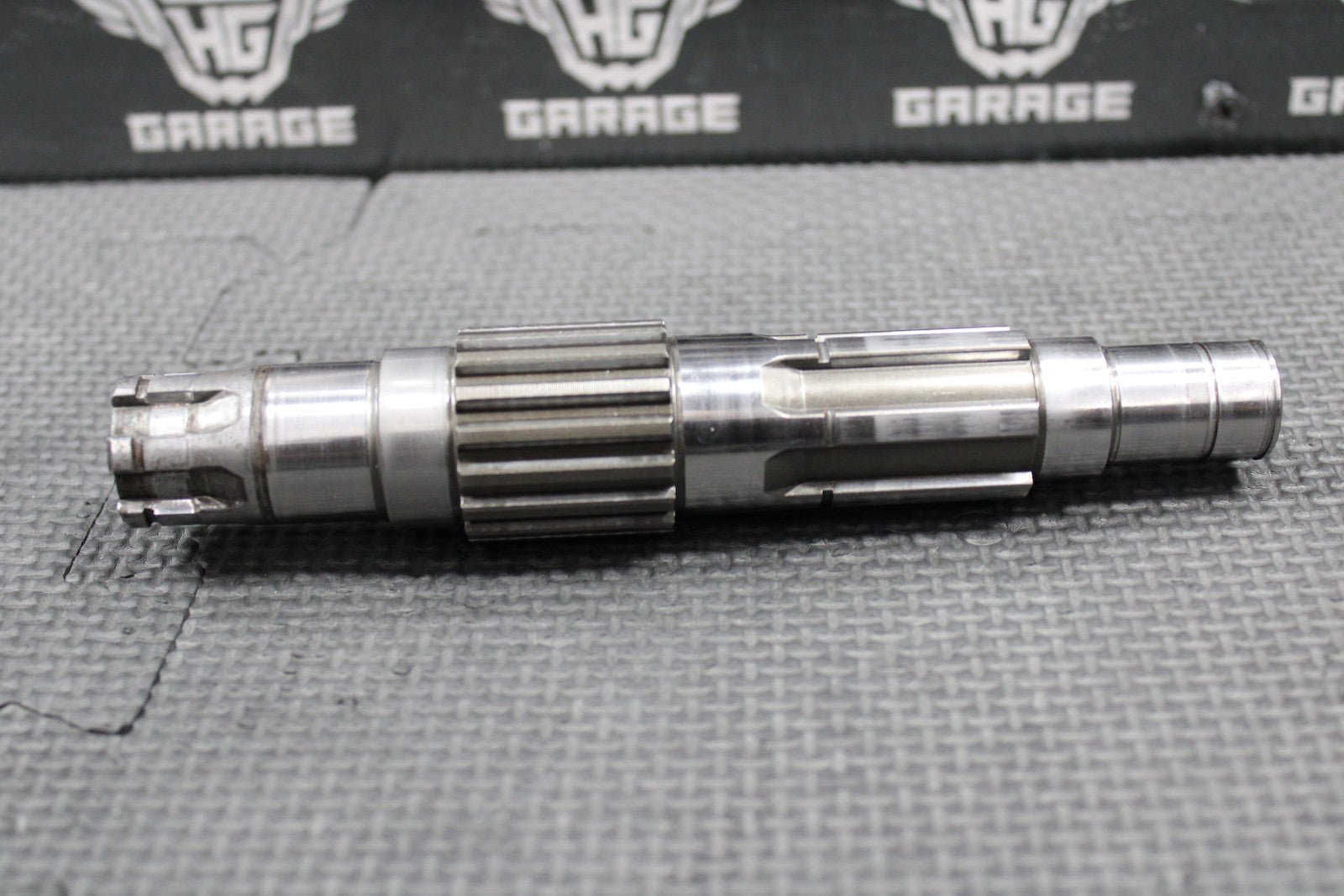 1996 94 - 98 KAWASAKI KX125 OEM TRANSMISSION TRANS OUTPUT COUNTER SHAFT 13128 - 1197 - hggarage