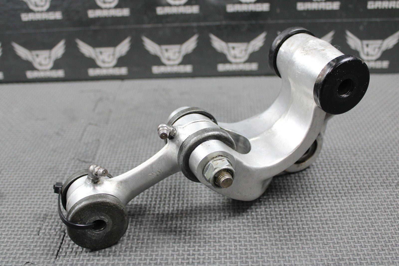 1991 HONDA 86 - 95 XR250R OEM REAR SHOCK LINKAGE ARM BOLTS 52460 - KN5 - 000 NICE! - hggarage