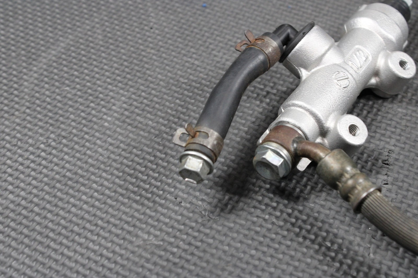 2000 SUZUKI DRZ400 OEM REAR BACK BRAKE CALIPER MASTER CYLINDER PEDAL HOSE - hggarage
